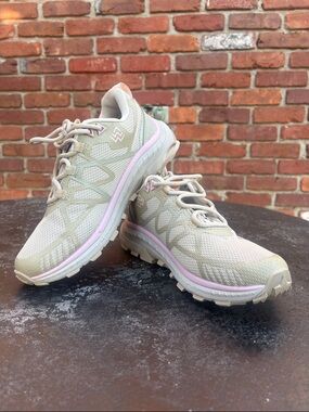 Hi-Tec Women's Aww Mauna Waterproof Trail Runner Shoes.Light Pink/Beige size 7.5